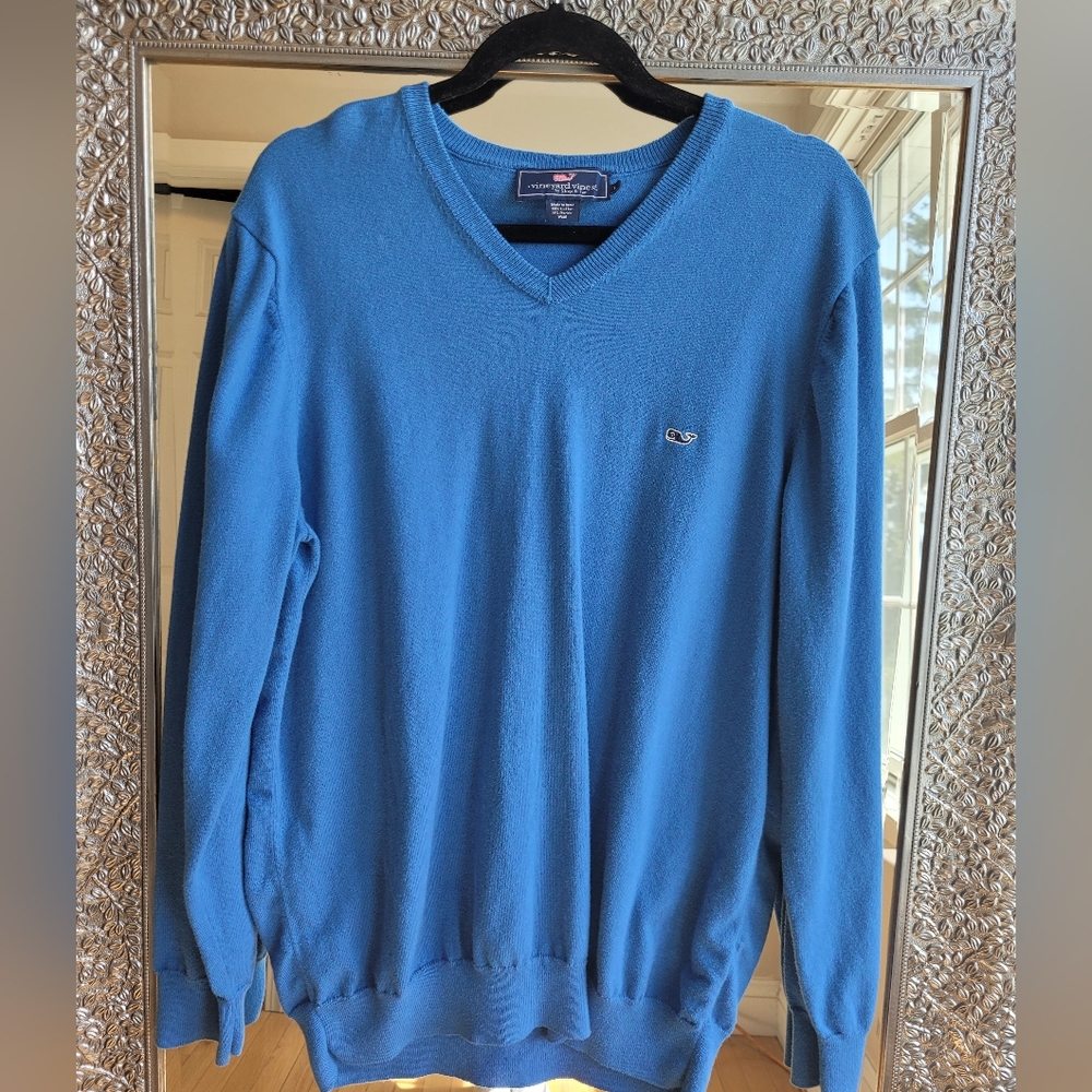 Vineyard‎ Vines Men's Blue V-neck Sweater.